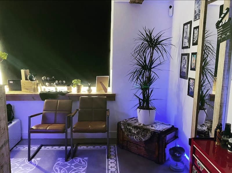 Tattoo-Piercingstudio Needle Addiction