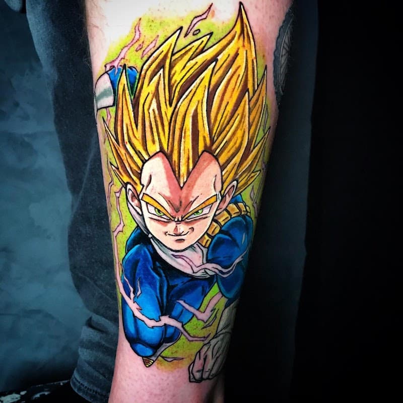 Kleurrijke Super Saiyan Vegeta tattoo op onderbeen.