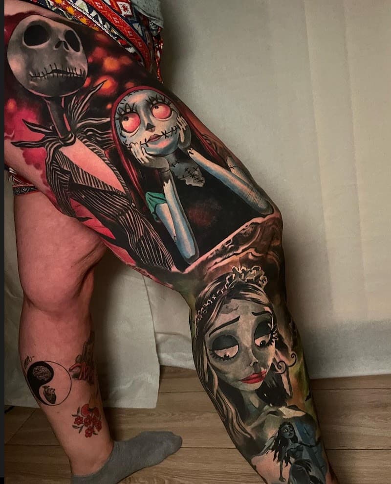 Grote kleurrijke been-sleeve met Jack Skellington, Sally en Corpse Bride.