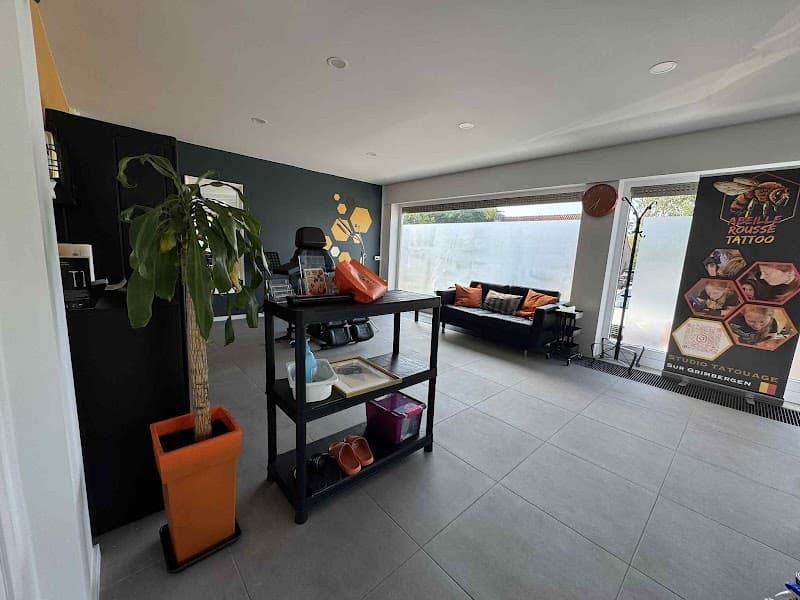 Abeille Rousse Tattoo