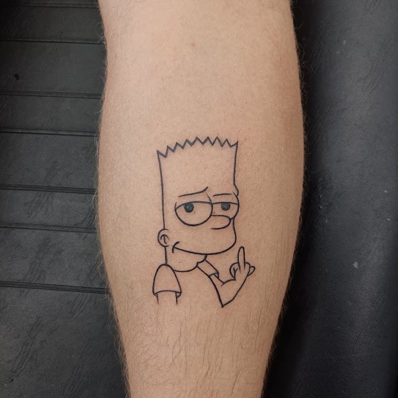 Fineline tattoo van Bart Simpson die zijn middelvinger opsteekt.