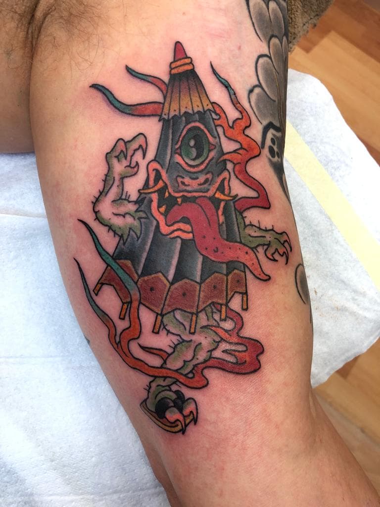 Traditioneel Japanse Kasa-obake (paraplu monster) tattoo op been.