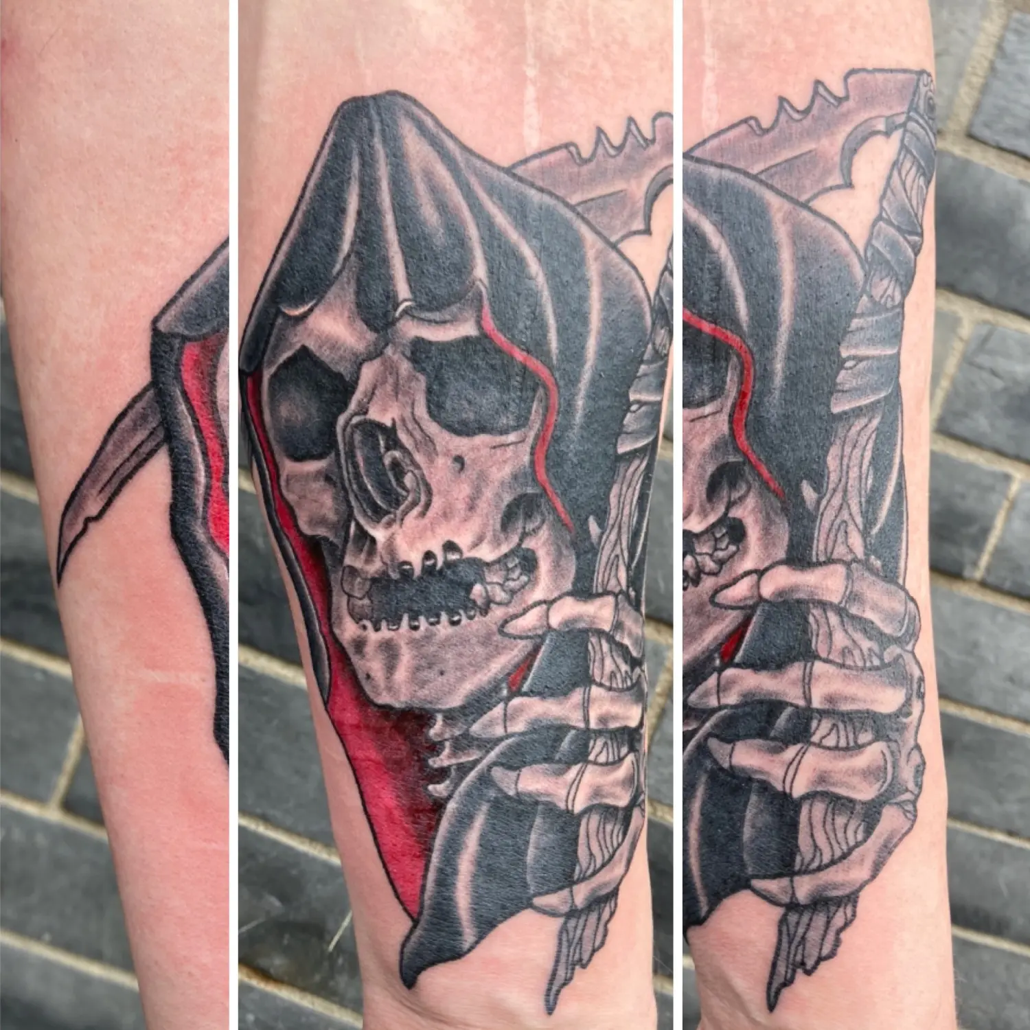 Magere Hein met zeis en rode details op onderarm.