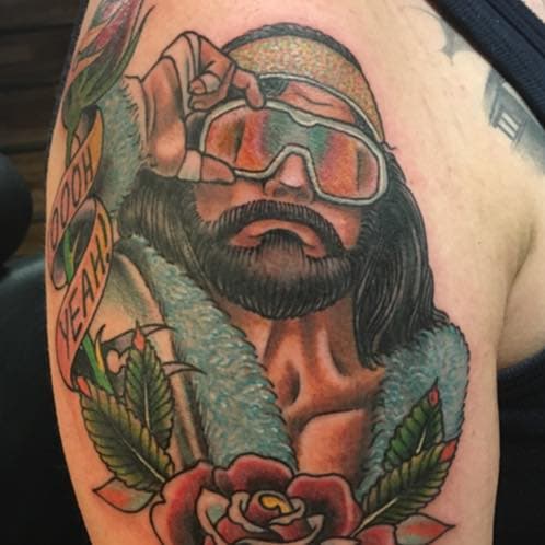 Neo-traditional tattoo van Macho Man Randy Savage met 'OOOH YEAH!' banner.