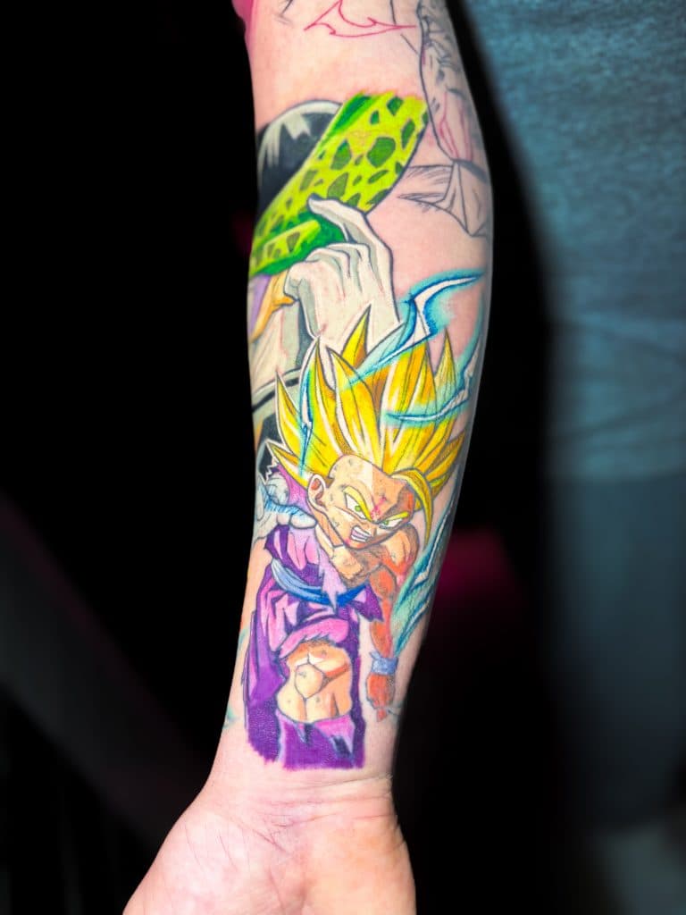 Kleurrijke Dragon Ball Z tattoo van Gohan op de onderarm.