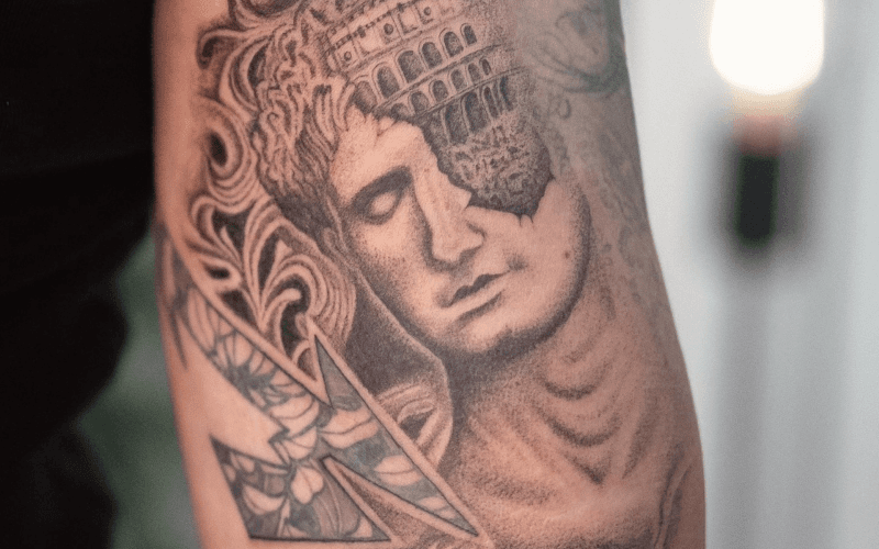 Realistisch portret met Colosseum in het hoofd en bliksemschicht.