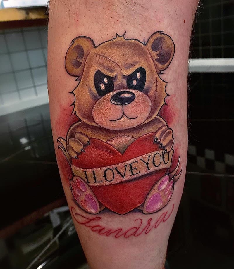 New school teddybeer met boos gezicht, hart 'I LOVE YOU' en naam 'Sandra'.