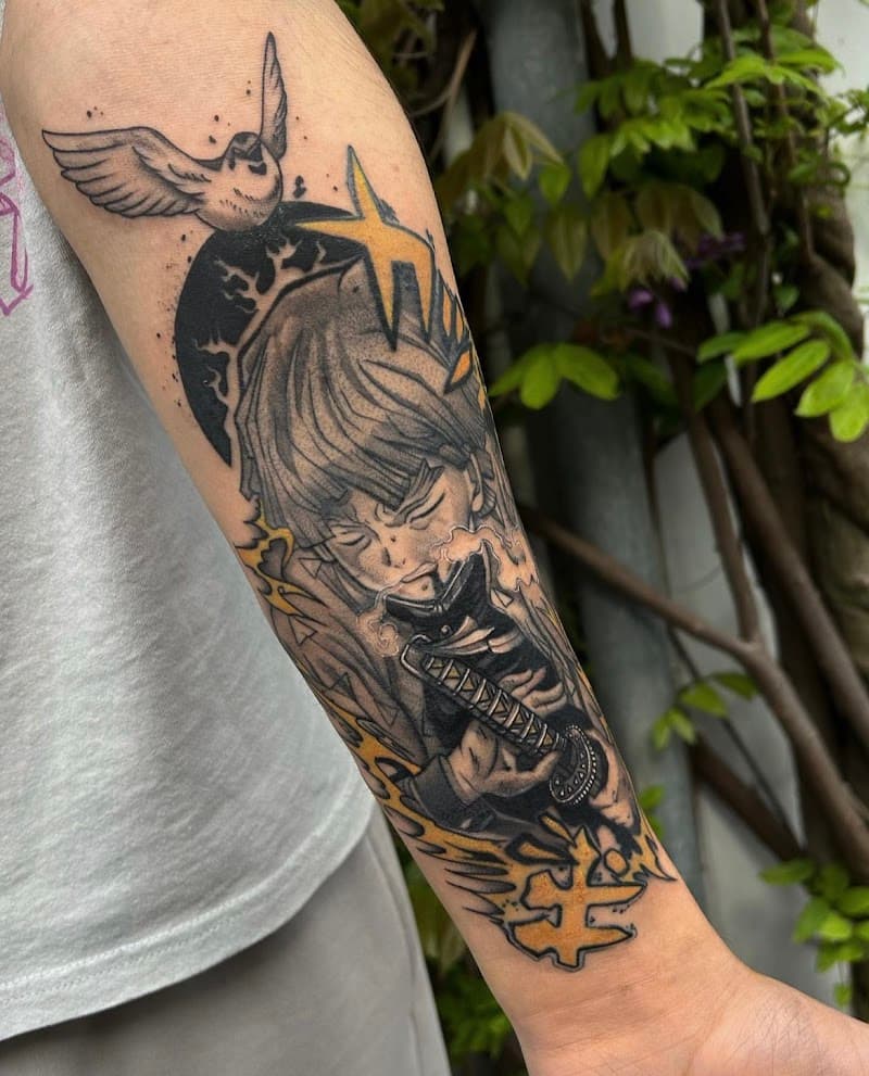 Anime tattoo van Zenitsu uit Demon Slayer met bliksem en een mus.