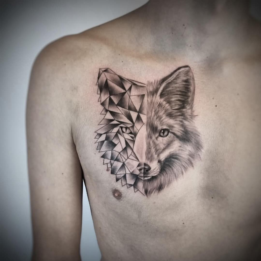 Half geometrische, half realistische vos op de borst.
