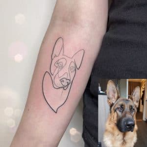 Minimalistische lijntekening van een Duitse herder op de onderarm.