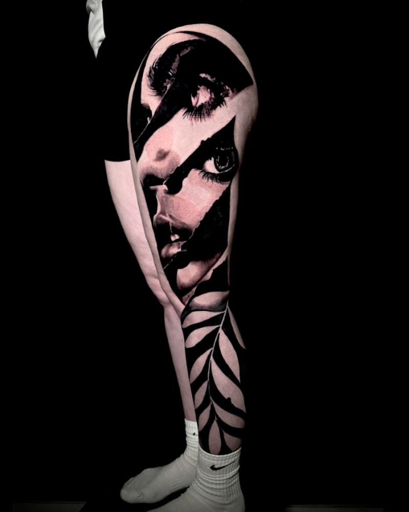 Surrealistisch portret en varenblad op been.