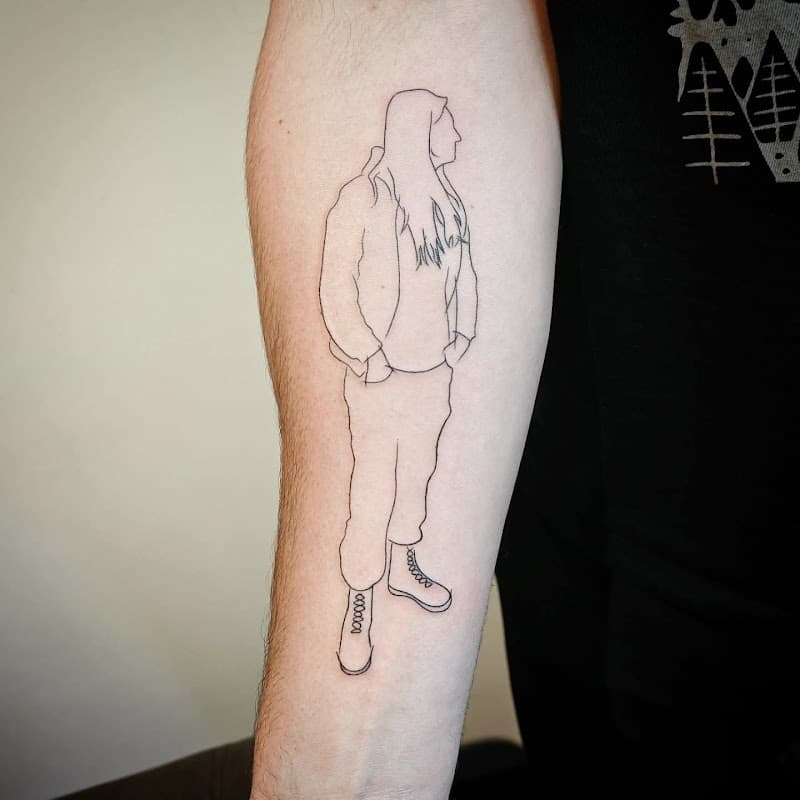 Minimalistische lijntekening van een persoon op de onderarm.