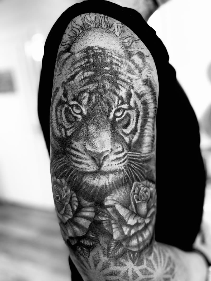 Mons Ink (custom tattoos)