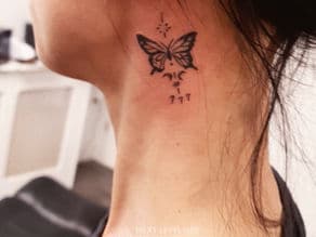 Fineline vlinder met maanfase en 777 in de nek.