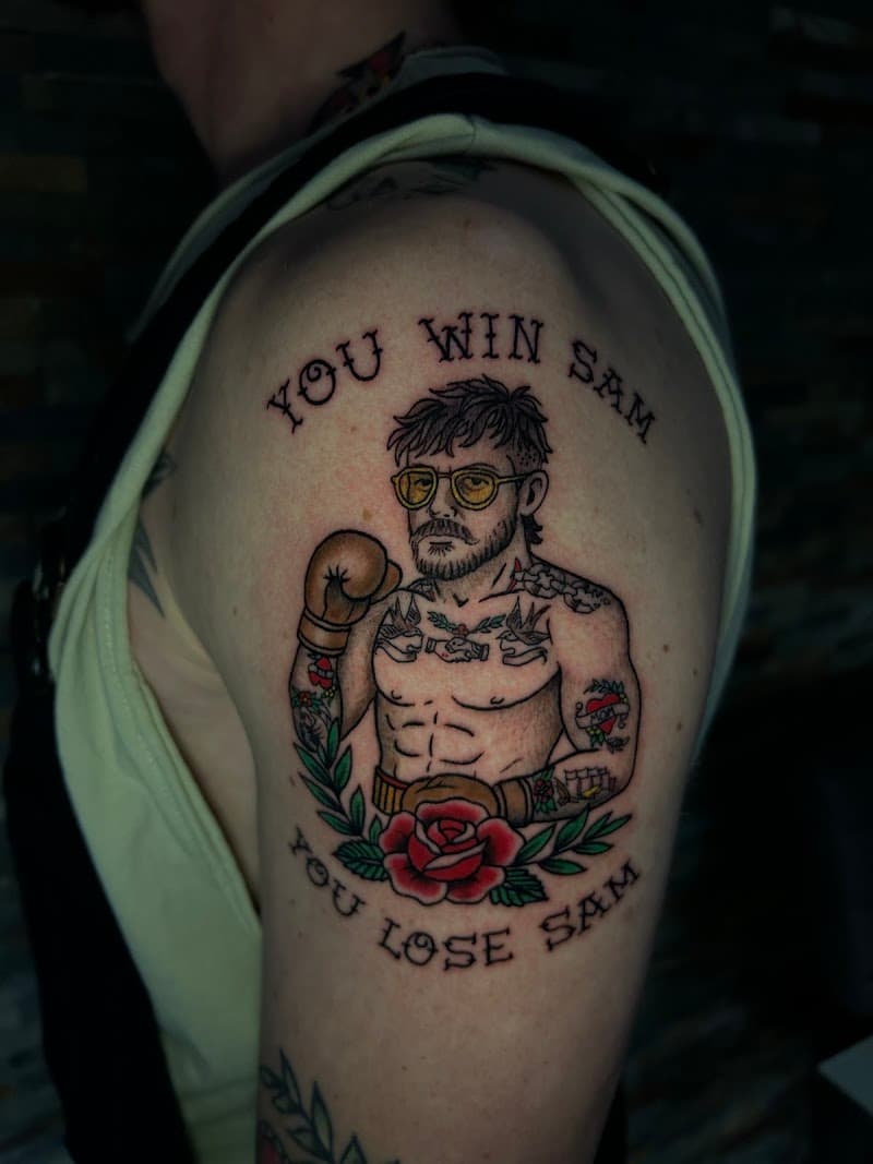 Traditional tattoo van een bokser met tekst "YOU WIN SAM, YOU LOSE SAM".