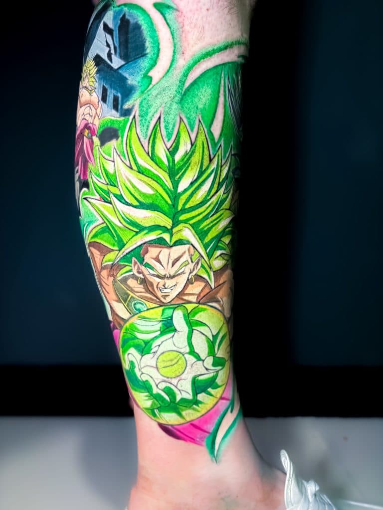 Kleurrijke Dragon Ball Z tattoo van Broly op het onderbeen.