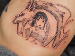 Chihiro en Haku draak uit Spirited Away, illustratieve tattoo.
