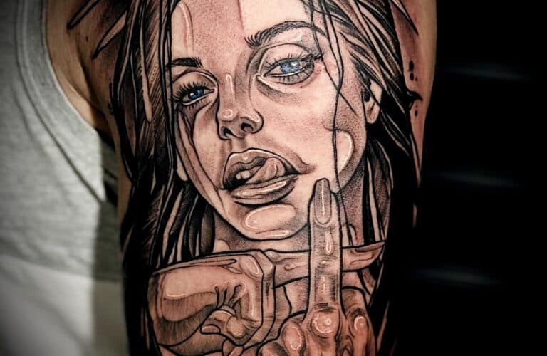 Illustratief portret van een vrouw met blauwe ogen die haar middelvinger opsteekt.